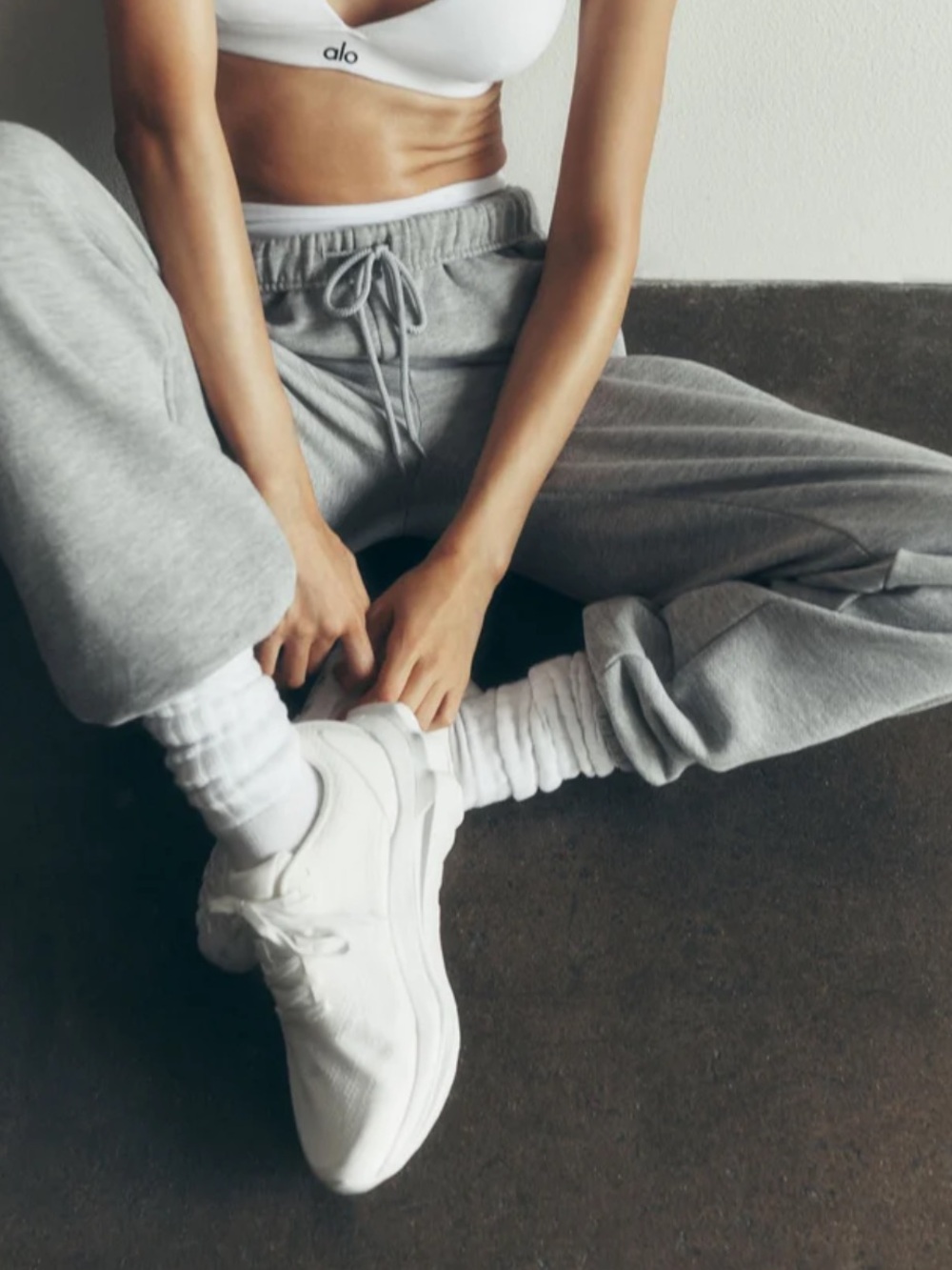 ALO Yoga ALO Runner White Sneakers | Size 7